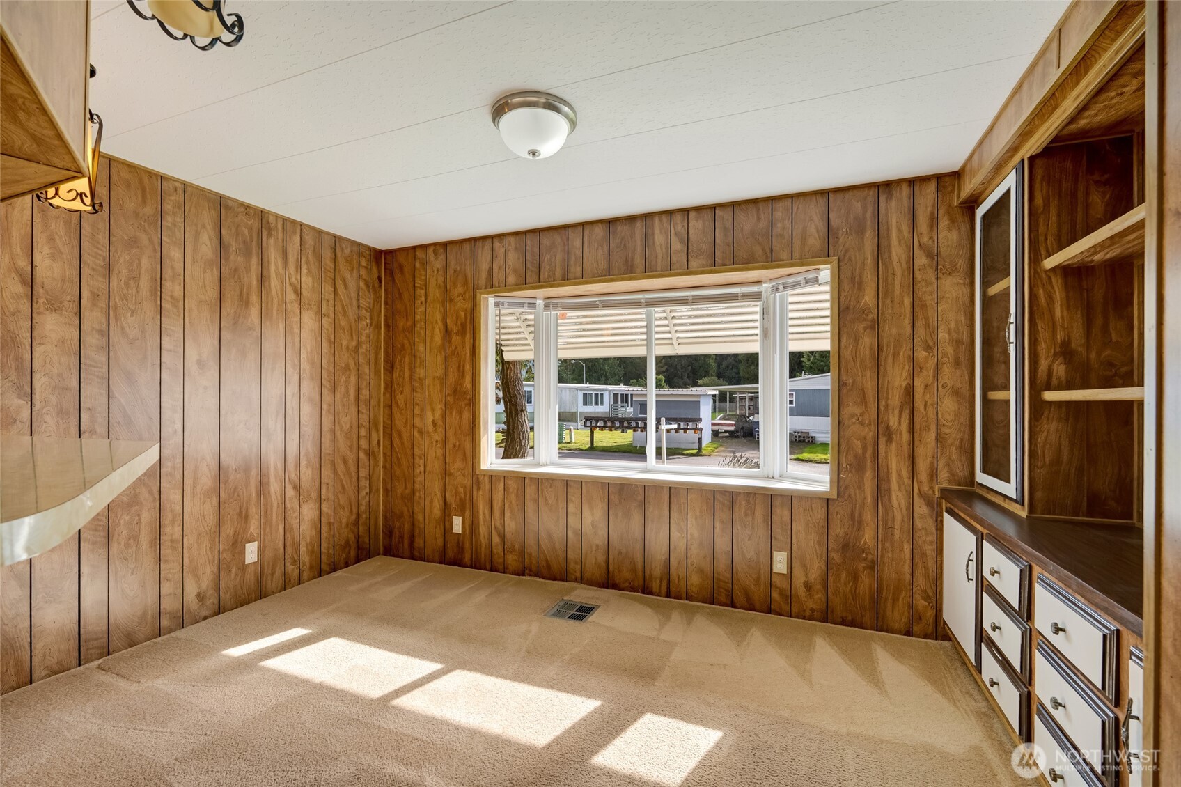 920 Maple Street, Unit 18 Sedro-Woolley, WA 98284 - Photo 15 of 32 a view of an empty room with a window