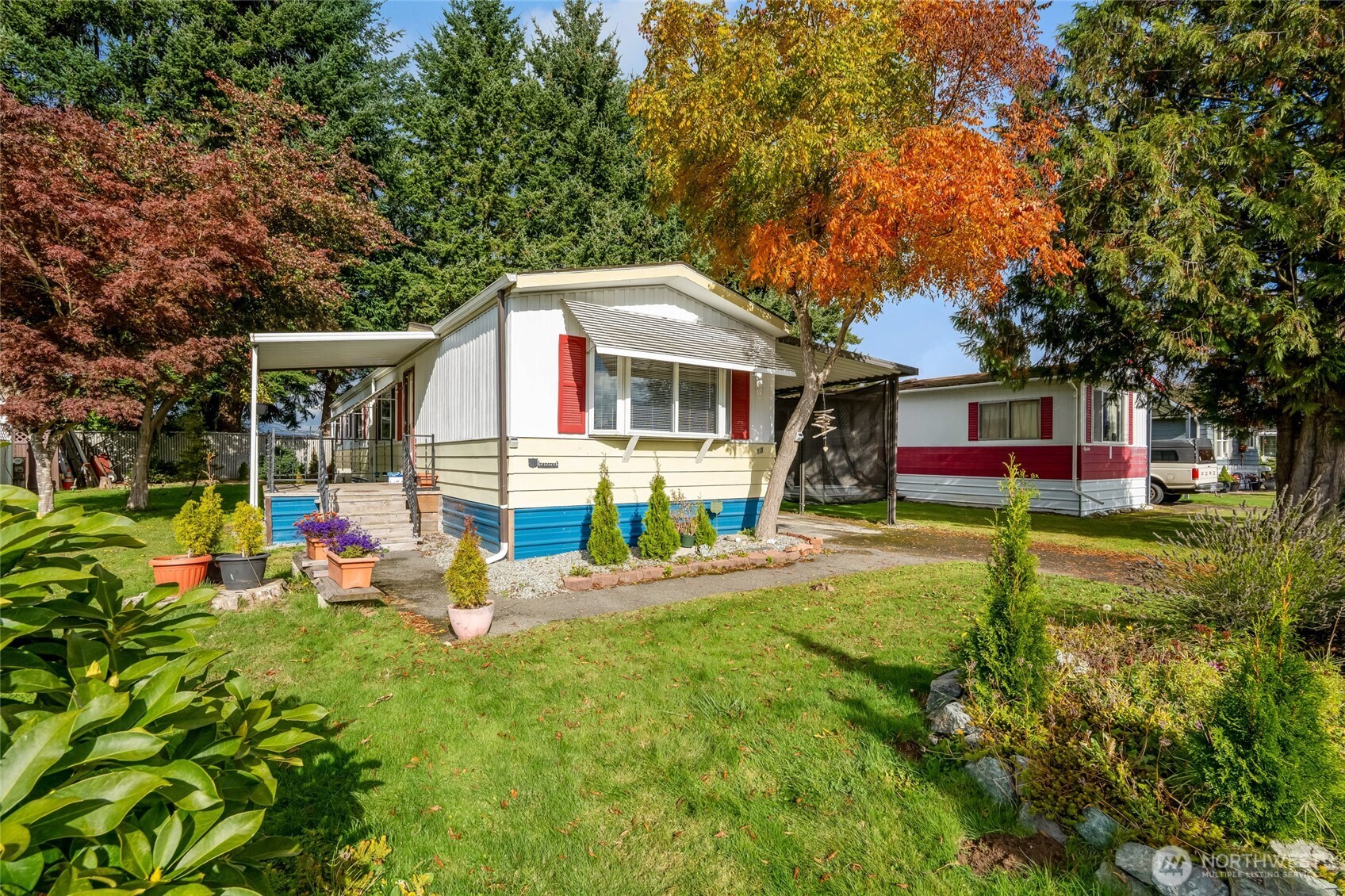 920 Maple Street, Unit 18 Sedro-Woolley, WA 98284 - Photo 2 of 32 front view of a house with a yard