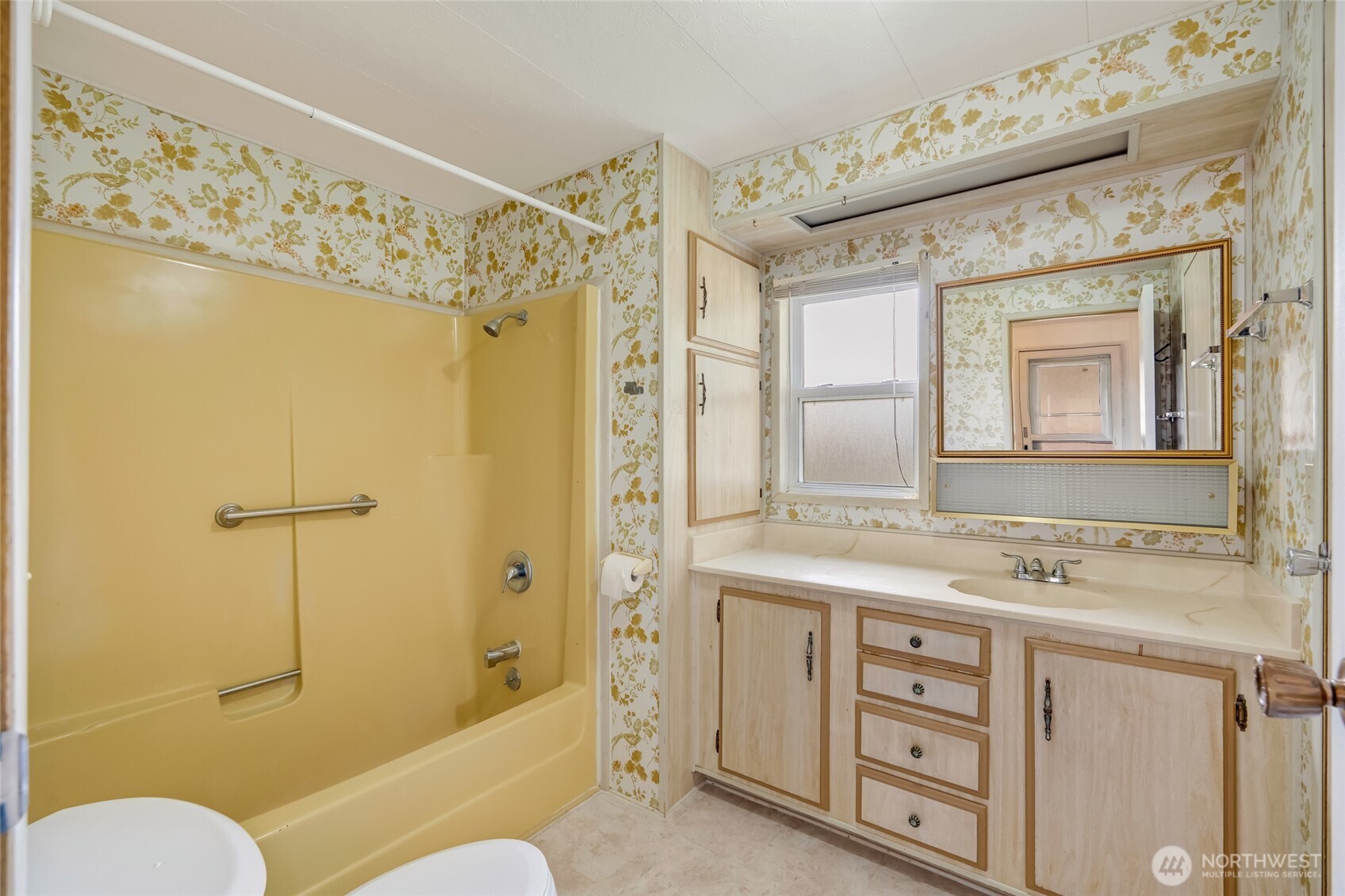 920 Maple Street, Unit 18 Sedro-Woolley, WA 98284 - Photo 23 of 32 a bathroom with a granite countertop sink mirror and a bathtub