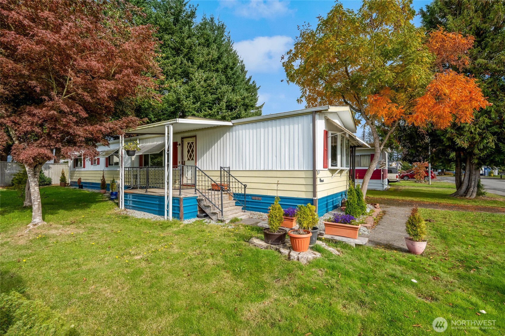 920 Maple Street, Unit 18 Sedro-Woolley, WA 98284 - Photo 4 of 32 a view of backyard with swimming pool and deck