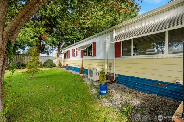 a view of a house with a backyard