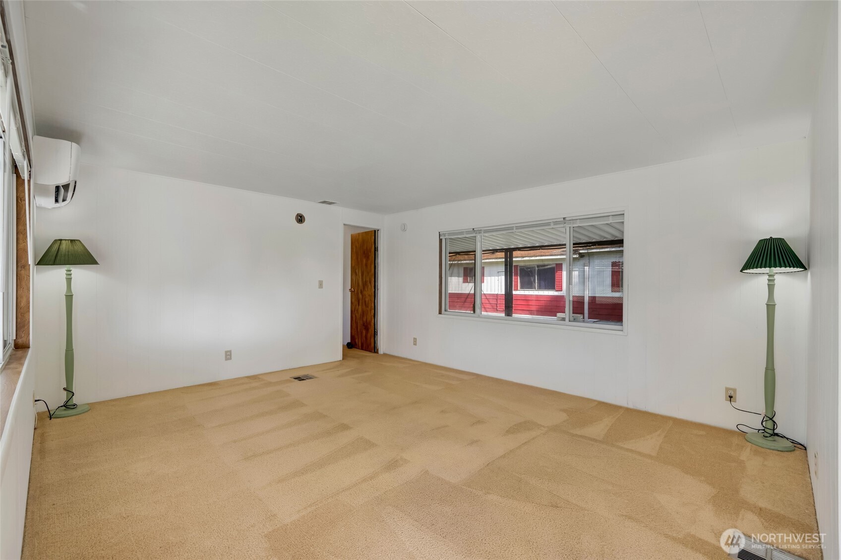 920 Maple Street, Unit 18 Sedro-Woolley, WA 98284 - Photo 9 of 32 a view of an empty room with window
