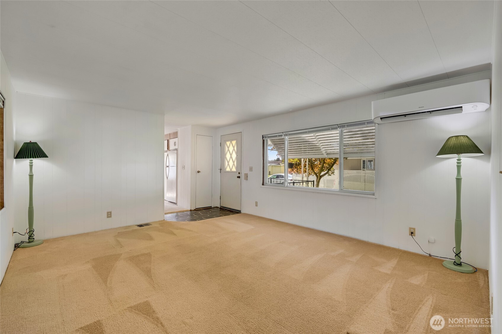 920 Maple Street, Unit 18 Sedro-Woolley, WA 98284 - Photo 10 of 32 a view of an empty room with a window
