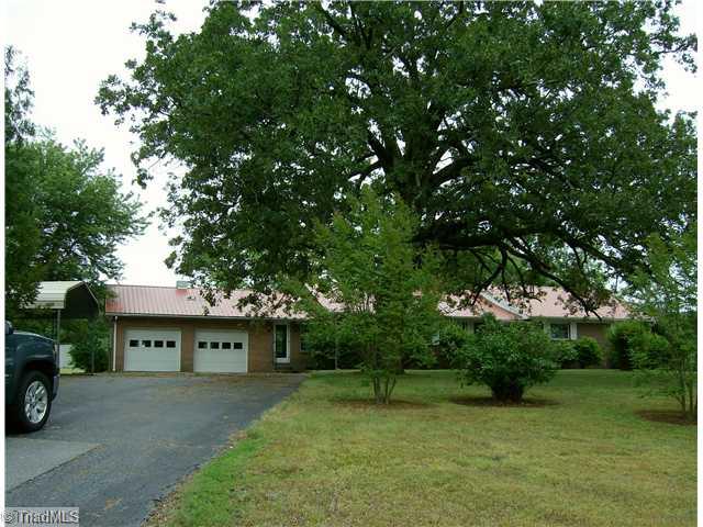 1334 Hunter Road Lexington, NC 27295 - Photo 5 of 8 Exterior Front.