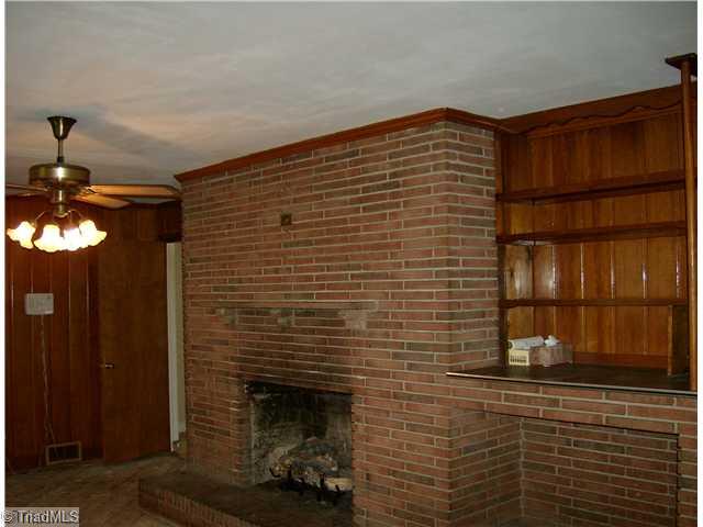 1334 Hunter Road Lexington, NC 27295 - Photo 7 of 8 Den/Family/Great Room.