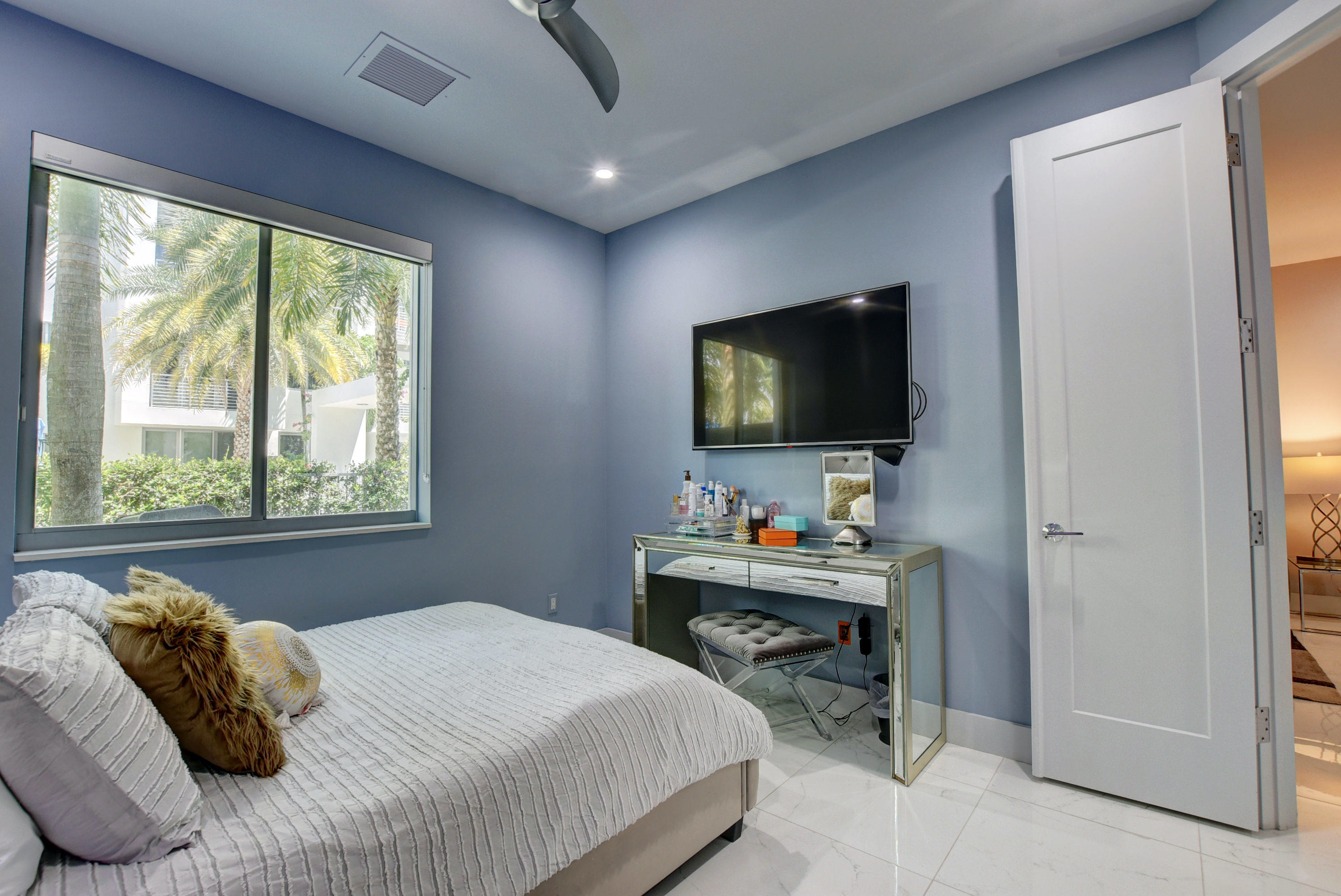1721 Northwest 40th Drive Boca Raton, FL 33431 - Photo 9 of 49 GROUND LEVEL BED TV