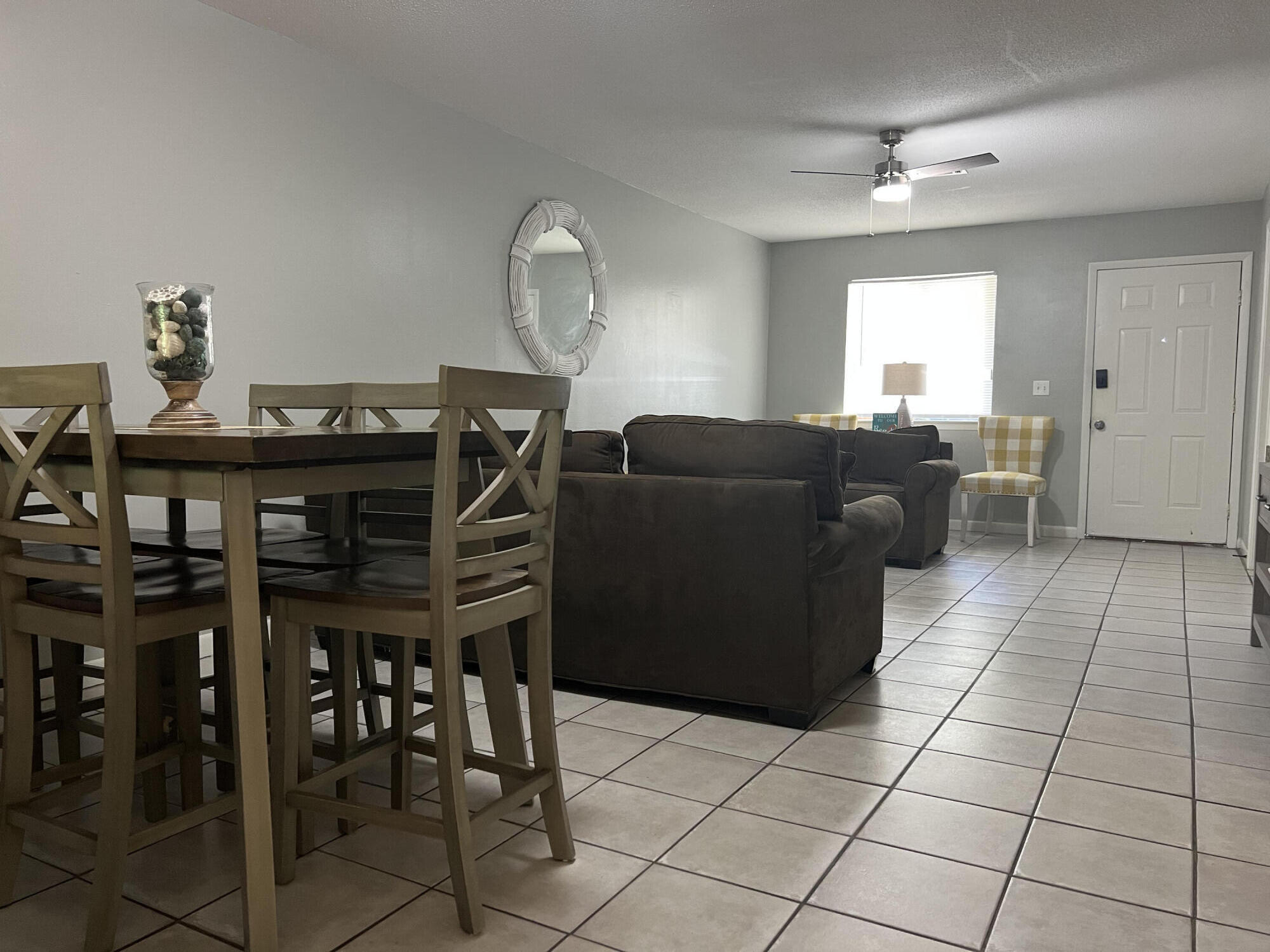 24 Blenheim Lane, Unit 7 Santa Rosa Beach, FL 32459 - Photo 4 of 11 a living room with furniture