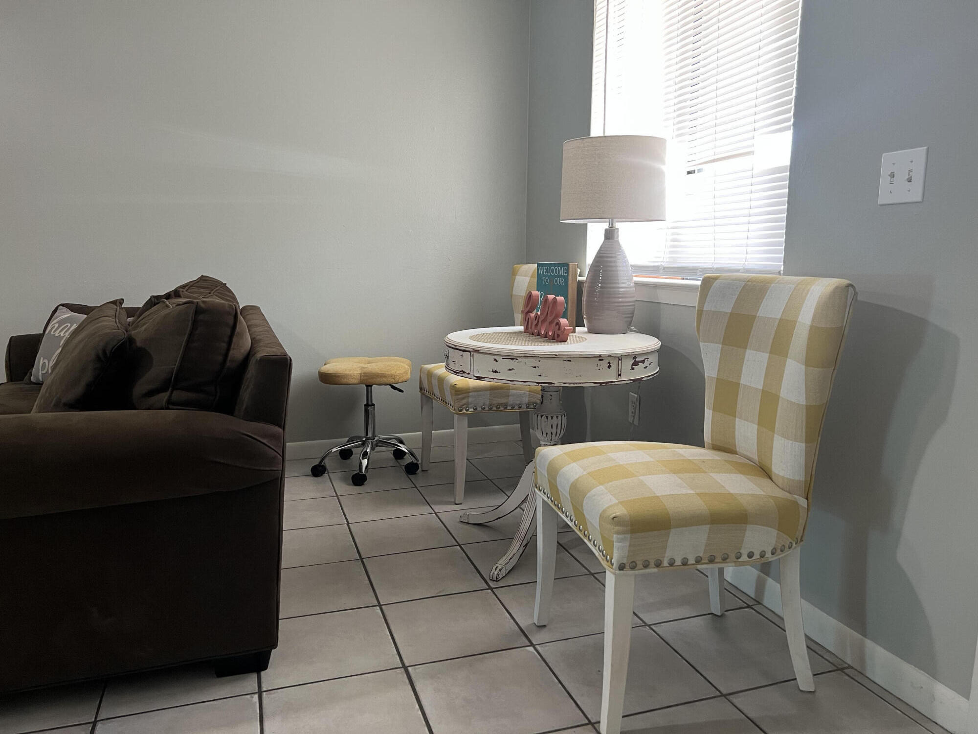 24 Blenheim Lane, Unit 7 Santa Rosa Beach, FL 32459 - Photo 5 of 11 a living room with furniture and a window