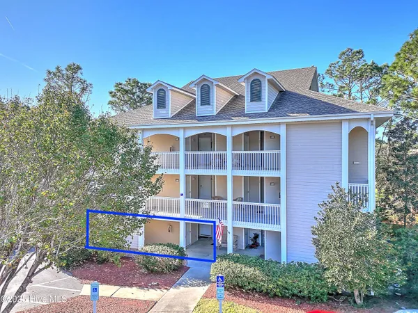 $2,400 | 3350 Club Villas Drive, Unit 101, Southport, NC 28461