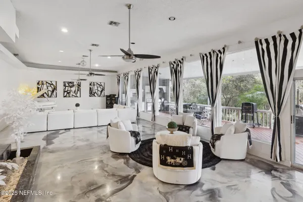 $22 | 8463 Beach Boulevard, Jacksonville, FL 32216