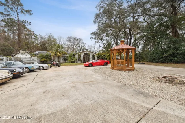 $22 | 8463 Beach Boulevard, Jacksonville, FL 32216