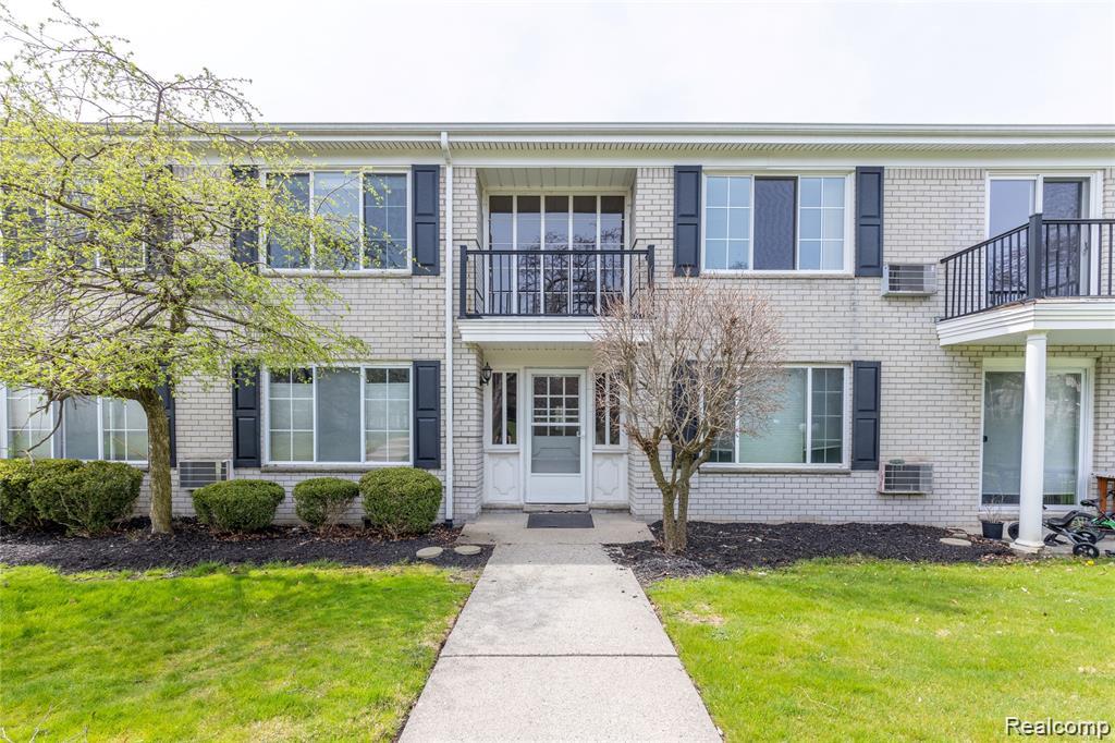 100 West Hickory Grove Road, Unit B3 Bloomfield Hills, MI 48304 - Photo 1 of 11 Entrance facing Woodward