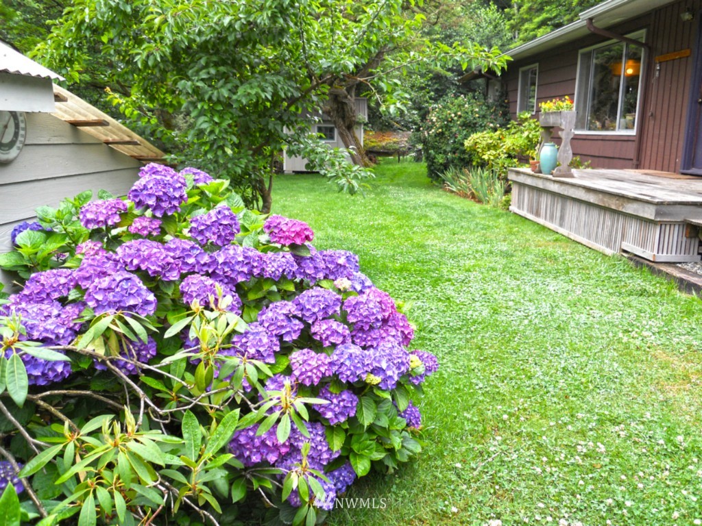 9086 Northeast Morgan Road Bainbridge Island, WA 98110 - Photo 2 of 21 Gallery Image 2