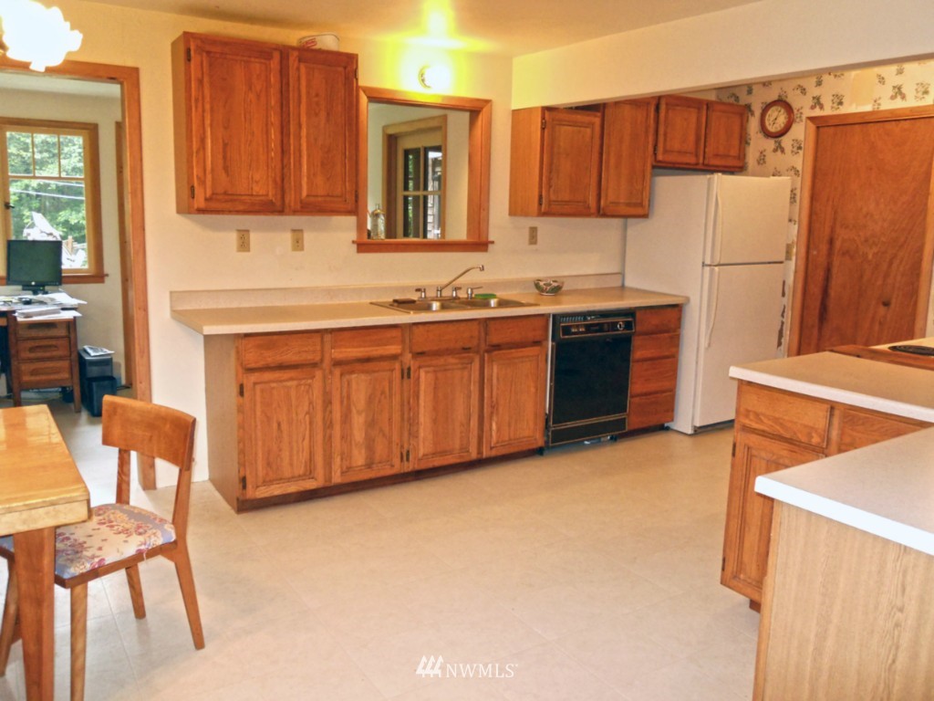 9086 Northeast Morgan Road Bainbridge Island, WA 98110 - Photo 13 of 21 Gallery Image 13