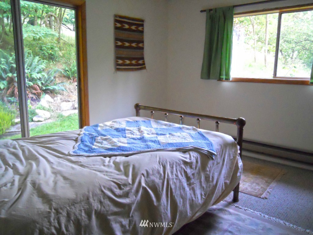 9086 Northeast Morgan Road Bainbridge Island, WA 98110 - Photo 15 of 21 Gallery Image 15