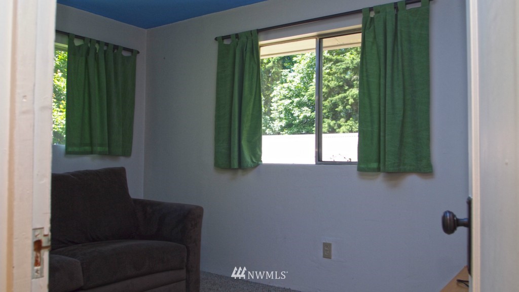 9086 Northeast Morgan Road Bainbridge Island, WA 98110 - Photo 17 of 21 Gallery Image 17