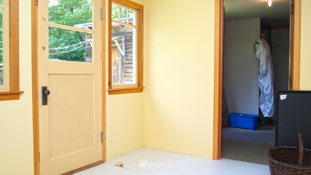 9086 Northeast Morgan Road Bainbridge Island, WA 98110 - Photo 20 of 21 Gallery Image 20