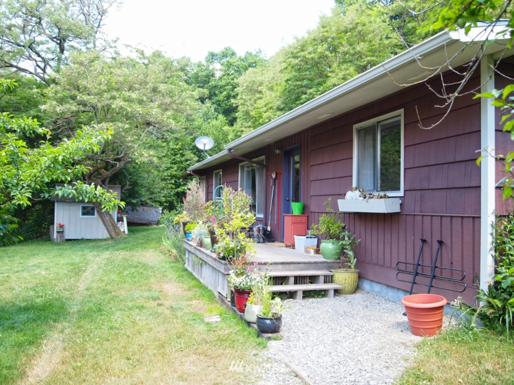 9086 Northeast Morgan Road Bainbridge Island, WA 98110 - Photo 3 of 21 Gallery Image 3
