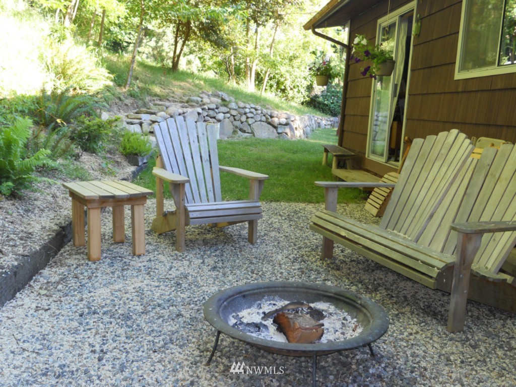 9086 Northeast Morgan Road Bainbridge Island, WA 98110 - Photo 4 of 21 Gallery Image 4