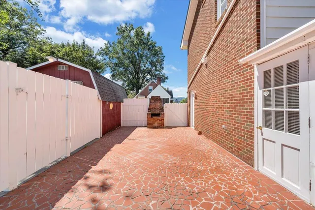 $449,999 | 1002 Roanoke Boulevard, Salem, VA 24153