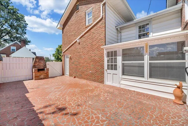 $449,999 | 1002 Roanoke Boulevard, Salem, VA 24153