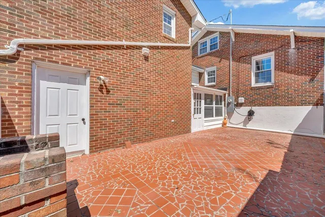 $449,999 | 1002 Roanoke Boulevard, Salem, VA 24153