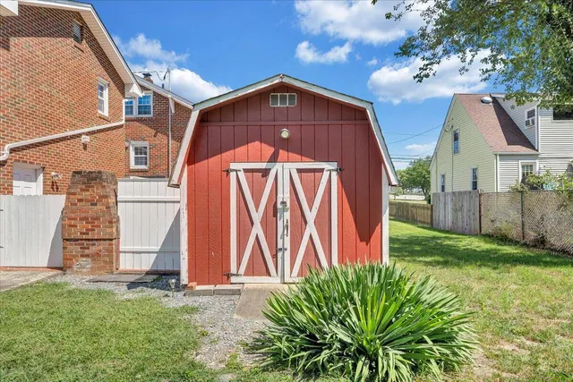 $449,999 | 1002 Roanoke Boulevard, Salem, VA 24153