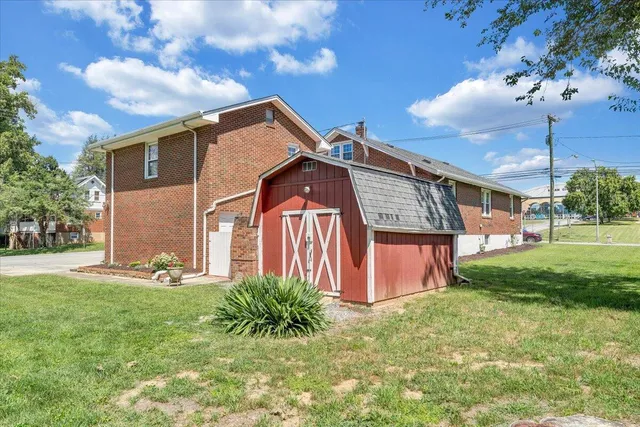 $449,999 | 1002 Roanoke Boulevard, Salem, VA 24153