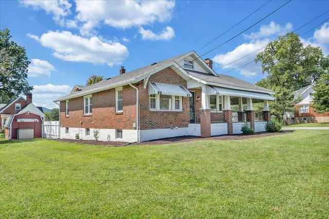 $449,999 | 1002 Roanoke Boulevard, Salem, VA 24153