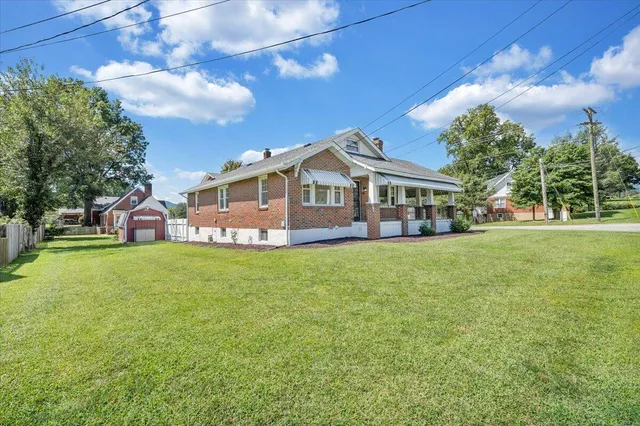 $449,999 | 1002 Roanoke Boulevard, Salem, VA 24153