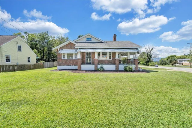 $449,999 | 1002 Roanoke Boulevard, Salem, VA 24153