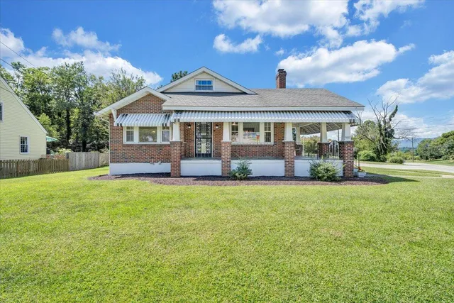 $449,999 | 1002 Roanoke Boulevard, Salem, VA 24153