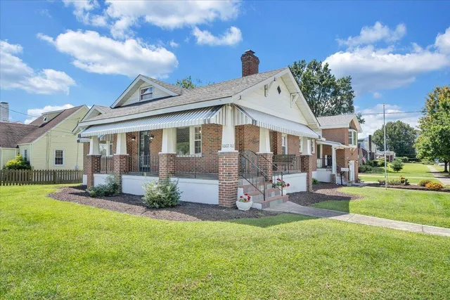 $449,999 | 1002 Roanoke Boulevard, Salem, VA 24153