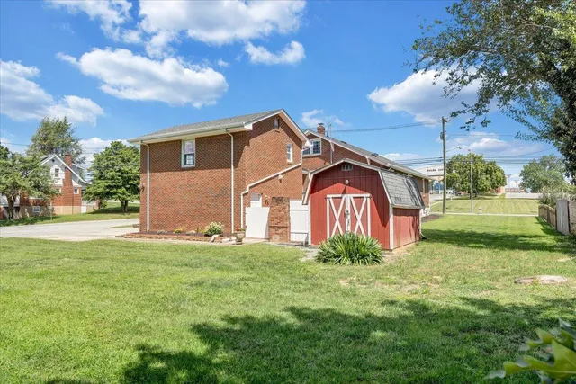 $449,999 | 1002 Roanoke Boulevard, Salem, VA 24153