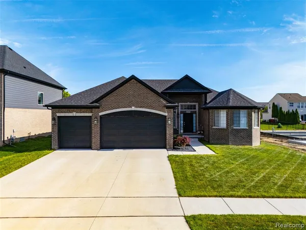 $579,900 | 19077 Thompson Drive, Macomb, MI 48042