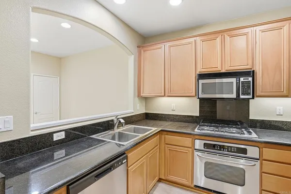 $3,985 | 16913 New Rochelle Way, Unit 83, San Diego, CA 92127