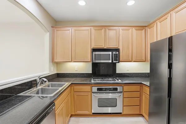 $3,985 | 16913 New Rochelle Way, Unit 83, San Diego, CA 92127