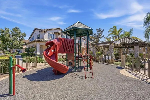 $3,985 | 16913 New Rochelle Way, Unit 83, San Diego, CA 92127