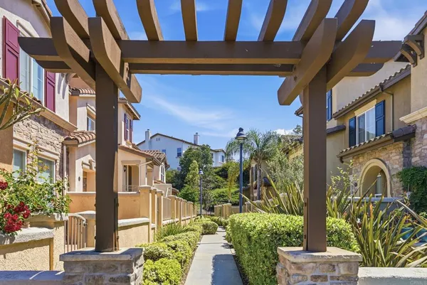 $3,985 | 16913 New Rochelle Way, Unit 83, San Diego, CA 92127