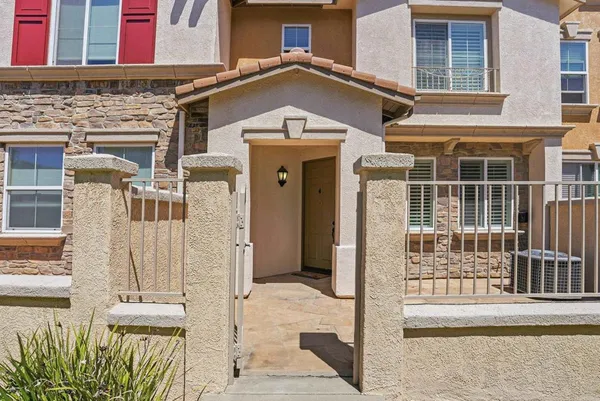 $3,985 | 16913 New Rochelle Way, Unit 83, San Diego, CA 92127