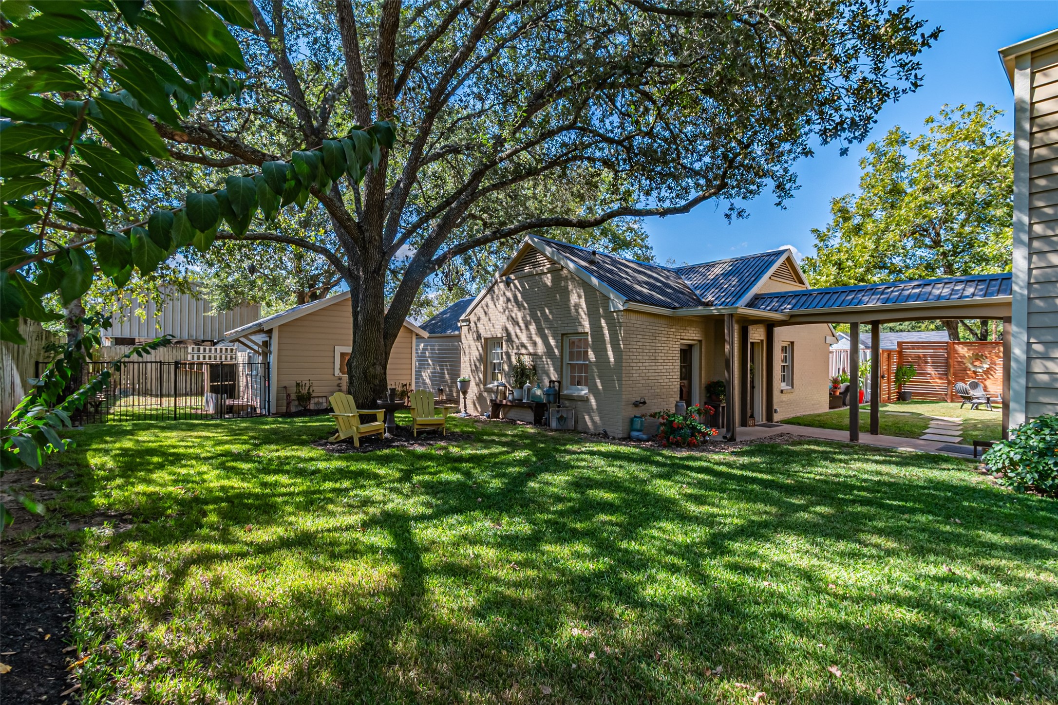 706 Church Street Navasota, TX 77868 - Photo 46 of 50 a front view of a house with a garden