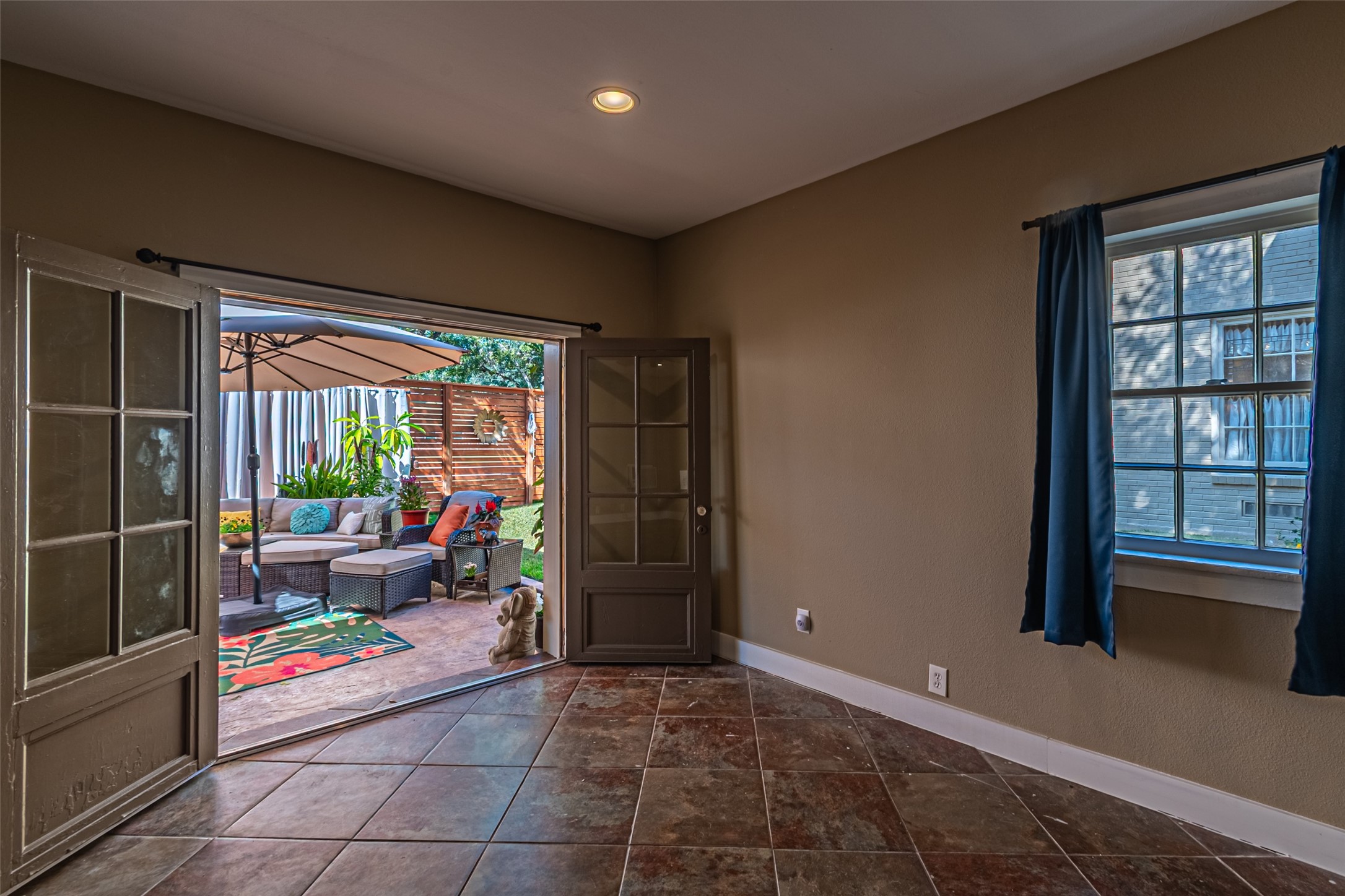 706 Church Street Navasota, TX 77868 - Photo 48 of 50 a living room with furniture and a potted plant