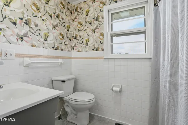 $369,900 | 1290 South Shady Street, Mountain City, TN 37683