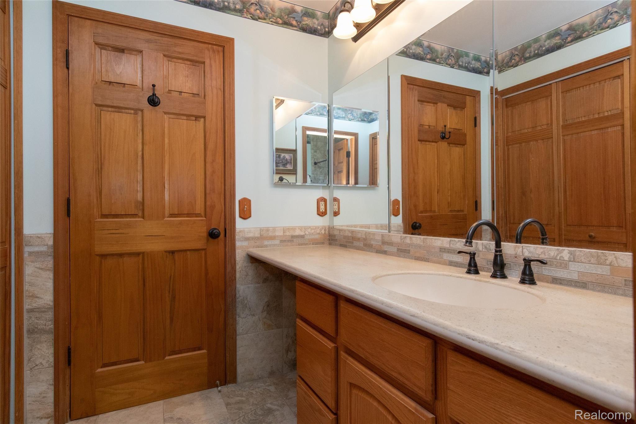 5397 Clarkston Road Clarkston, MI 48348 - Photo 32 of 60 25.1