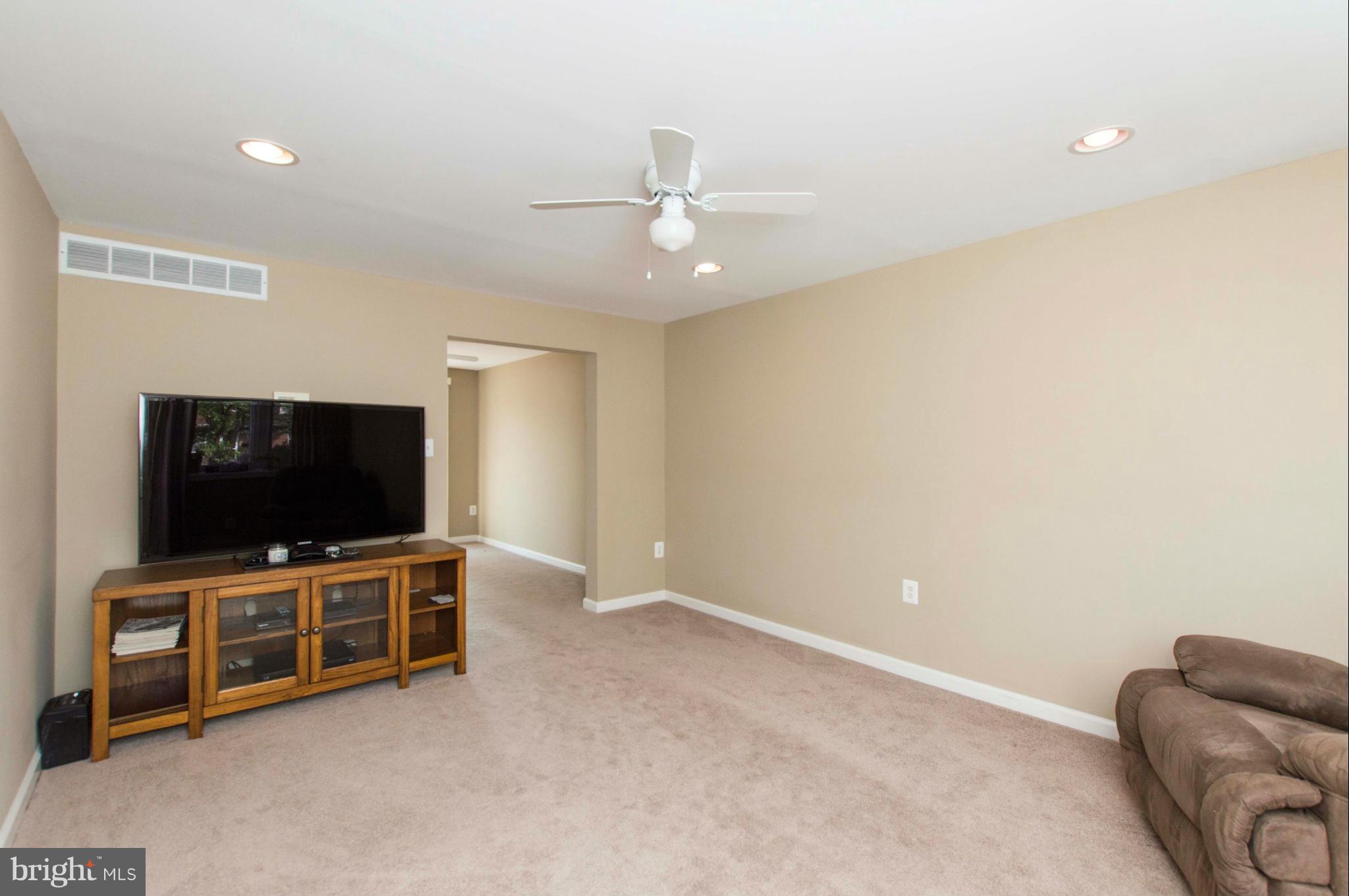 644 Kingston Road Baltimore, MD 21220 - Photo 5 of 30 Living Room