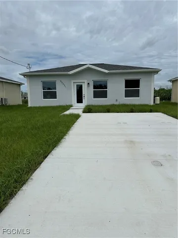 $209,999 | 23031 Roundtree Avenue, Alva, FL 33920