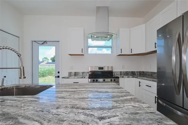 $209,999 | 23031 Roundtree Avenue, Alva, FL 33920