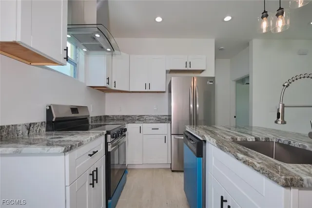 $209,999 | 23031 Roundtree Avenue, Alva, FL 33920