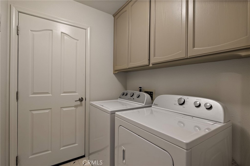 554 Andrea Circle Paso Robles, CA 93446 - Photo 22 of 34 a utility room with dryer and washer