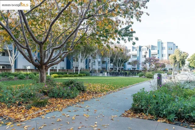 $525,000 | 6400 Christie Avenue, Unit 3213, Emeryville, CA 94608